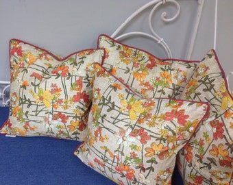 3 Bellissimi cuscini in cotone stampato floreale del 1940, piped con seta
