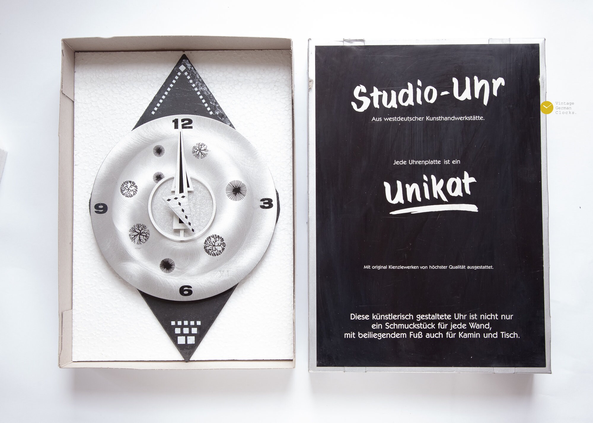 ユニークな90年代抽象画家による箱入り時計、壁掛けメタルオプアート