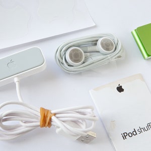 Full set iPod Shuffle 2G Apple Green Original mp3 Player in Box Manual Earpods 2nd 2. Generation Classic 1GB 2006 image 9