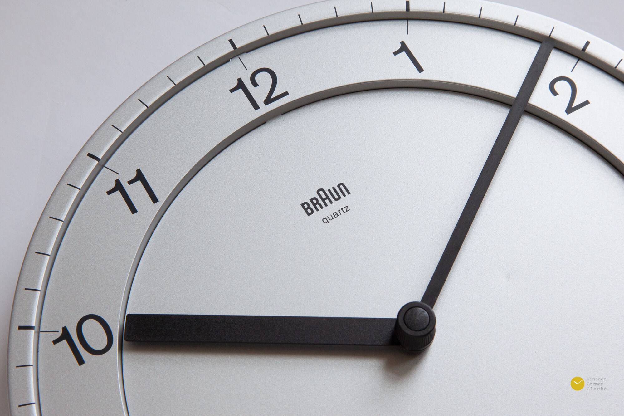 Braun 壁掛け時計　ABW31 Type 4861 シルバー il_fullxfull.3692404553_lazj.jpg