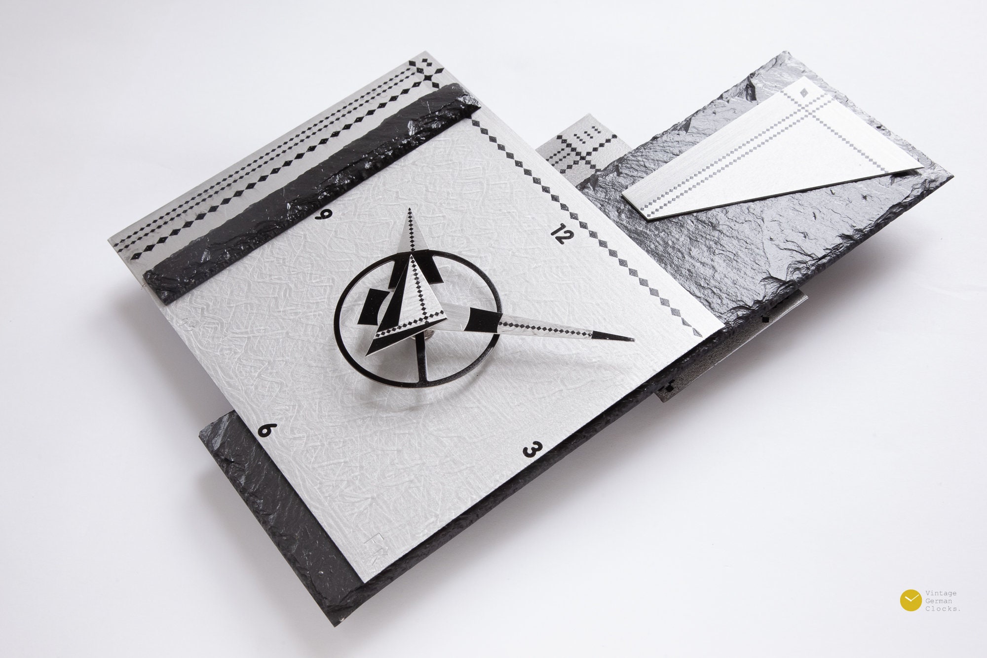 ユニークな90年代の振り子時計（箱入り）壁掛けポストモダン抽象画家