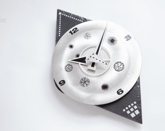 ユニークな90年代抽象画家による箱入り時計、壁掛けメタルオプアート