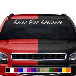 May include: A white decal with the text "Dios Por Delante" is displayed across the top of a car's windshield. The car's hood is split vertically, with the left side red and the right side black. A color palette is shown at the bottom.
