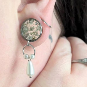 Zatyczki do uszu z prawdziwymi kwiatami, ślubne wskaźniki z perełkami w kształcie łezki, rozmiary od 0 g 8 mm do 1 cala 25 mm, ręcznie robione rozciągacze do uszu zdjęcie 5