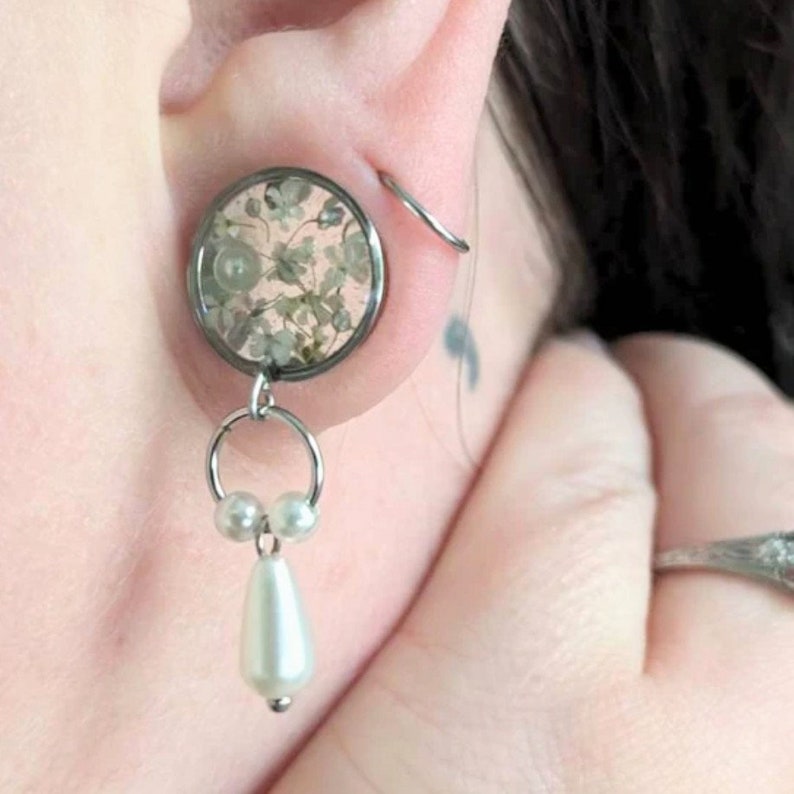 Zatyczki do uszu z prawdziwymi kwiatami, ślubne wskaźniki z perełkami w kształcie łezki, rozmiary od 0 g 8 mm do 1 cala 25 mm, ręcznie robione rozciągacze do uszu zdjęcie 5