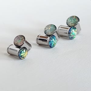 Dilatatori per lobi ad effetto cangiante, orecchini a plug iridescenti, tunnel in acciaio a svasatura singola con effetto opale, misure da 2g a 6 mm - Realizzati a mano