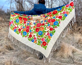 Large Ukrainian wool shawl - Vintage women Floral babushka shawl - Pavloposad beige shawl wrap - bohemian fringed shawl ukrainian tablecloth