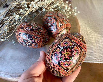 手描きウクライナのピサンキイースターエッグ、木製装飾 - Etsy 日本