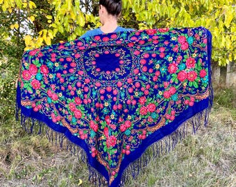 WOOL Vintage Ukrainian big purple piano shawl, Floral russian pavlovo posad Scarf With Tassels, fringe  flamenco spanish shawls