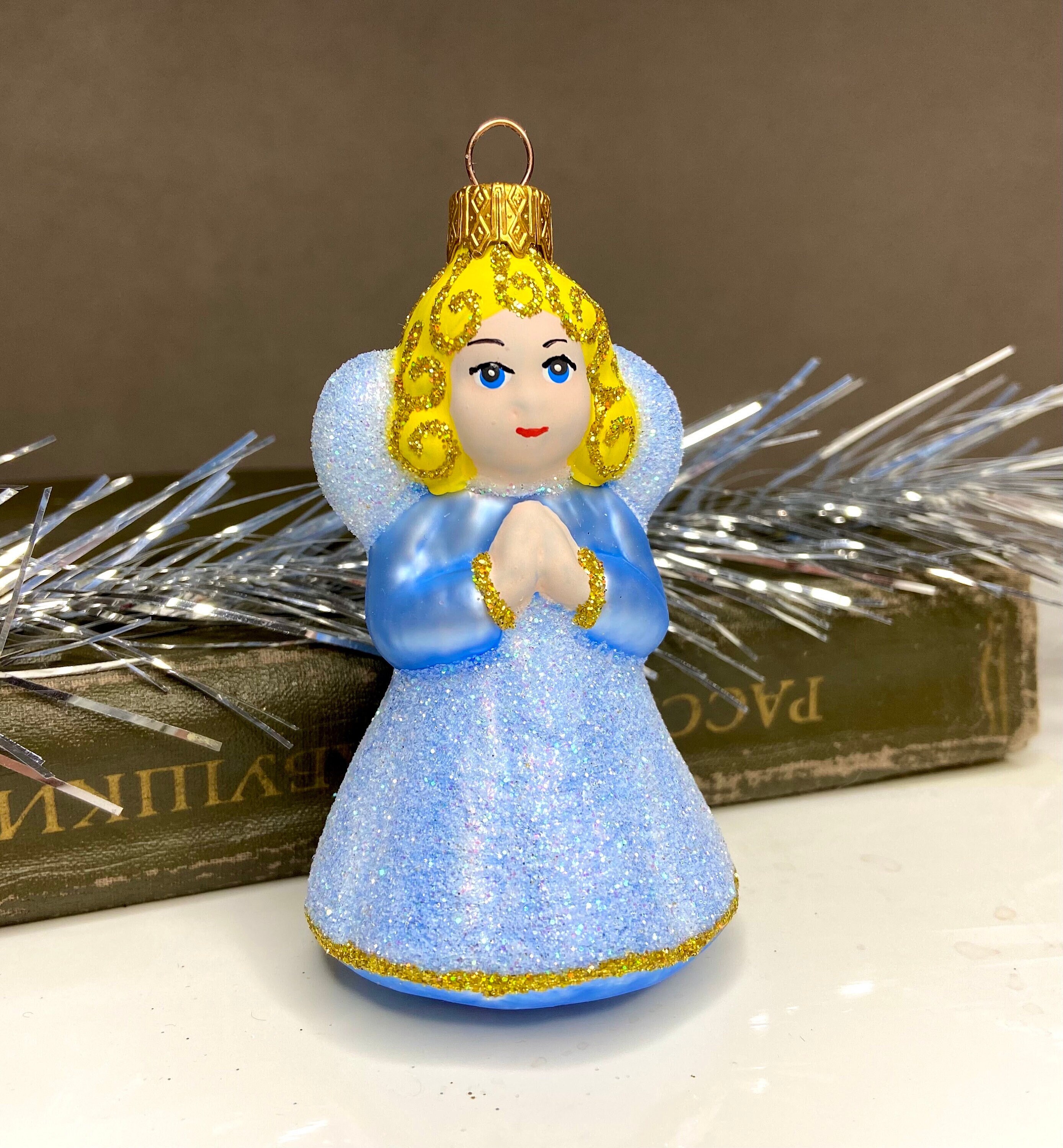 4000x3000 pimpandhost ukrainian angel 