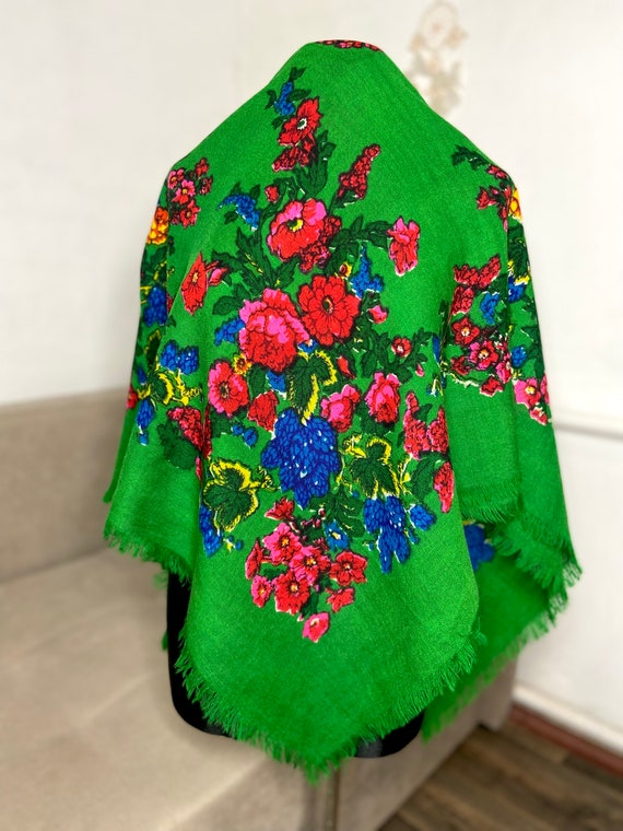 Vintage large Ukrainian green wool shawl, 70s big… - image 10