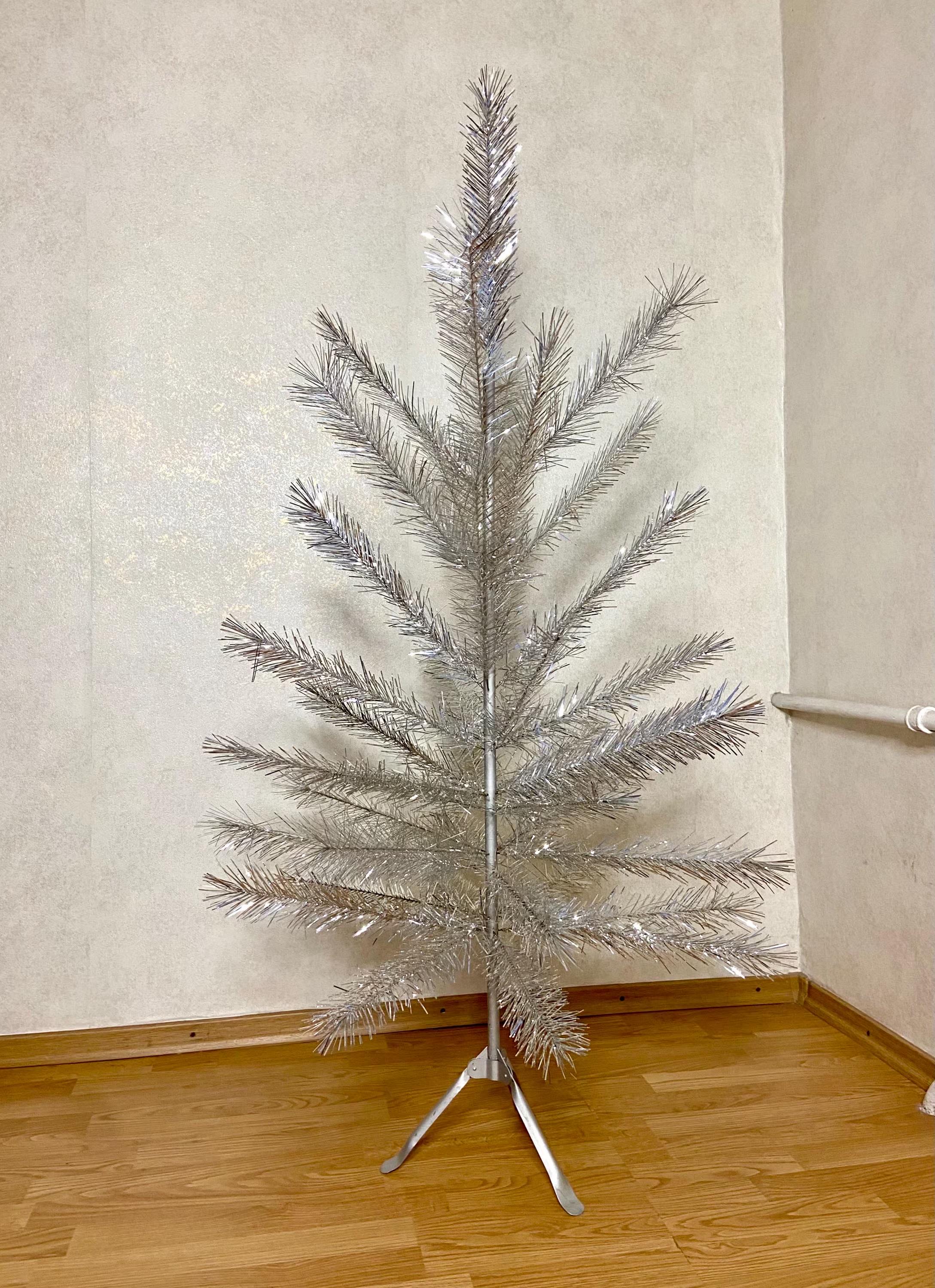 70年代のヴィンテージアルミシルバークリスマスツリー、ソビエトエバー