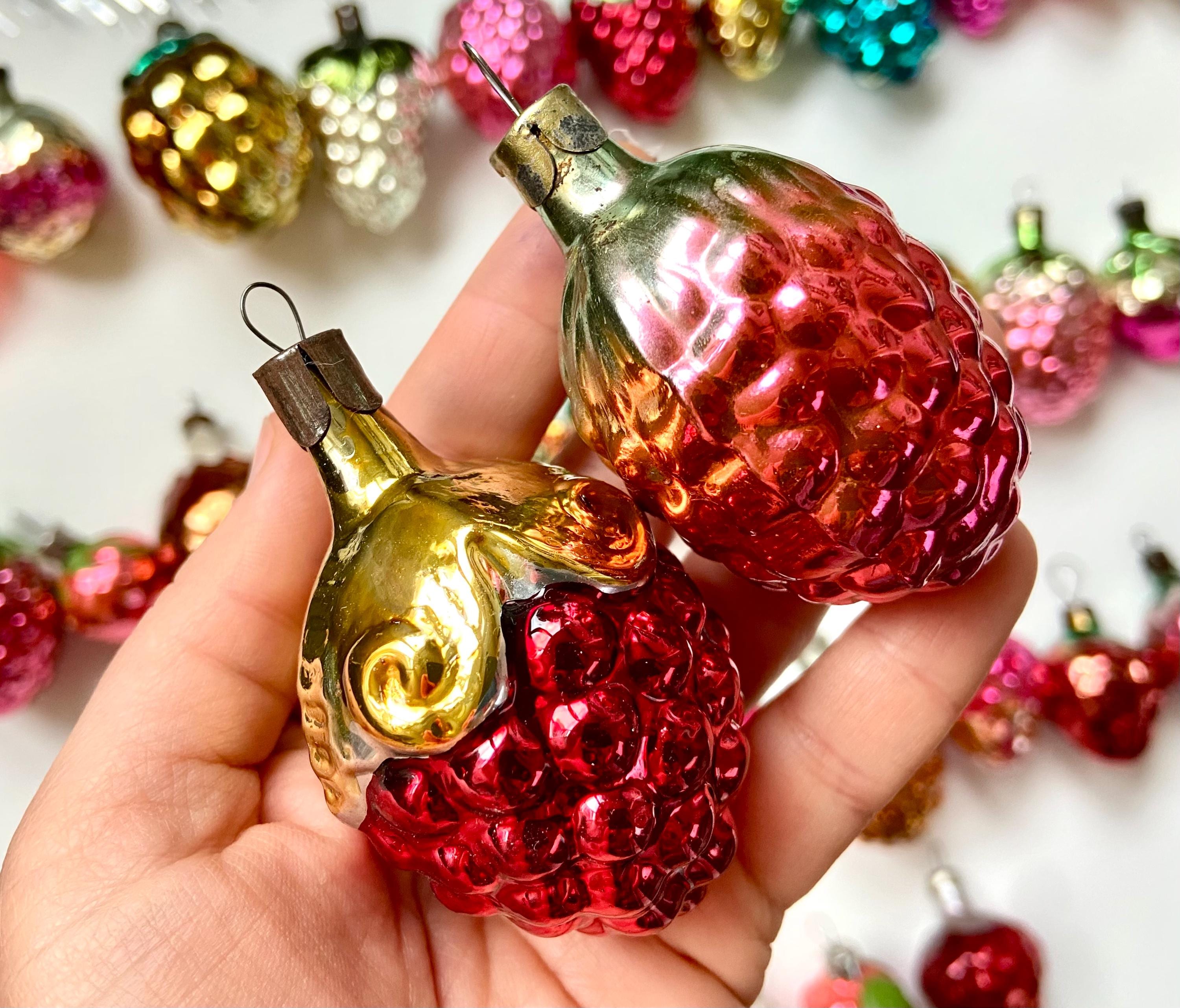 * antique ornament ❀ エナメル彩色の 葡萄 オーナメント Berries Soviet Christmas Ornaments, 60s Antique USSR Glass Russian