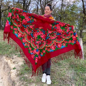 Ukrainian big piano shawl, Vintage wool red russian pavlovo posad Floral Scarf With Tassels, fringe shawl Ukraine, flamenco spanish shawl