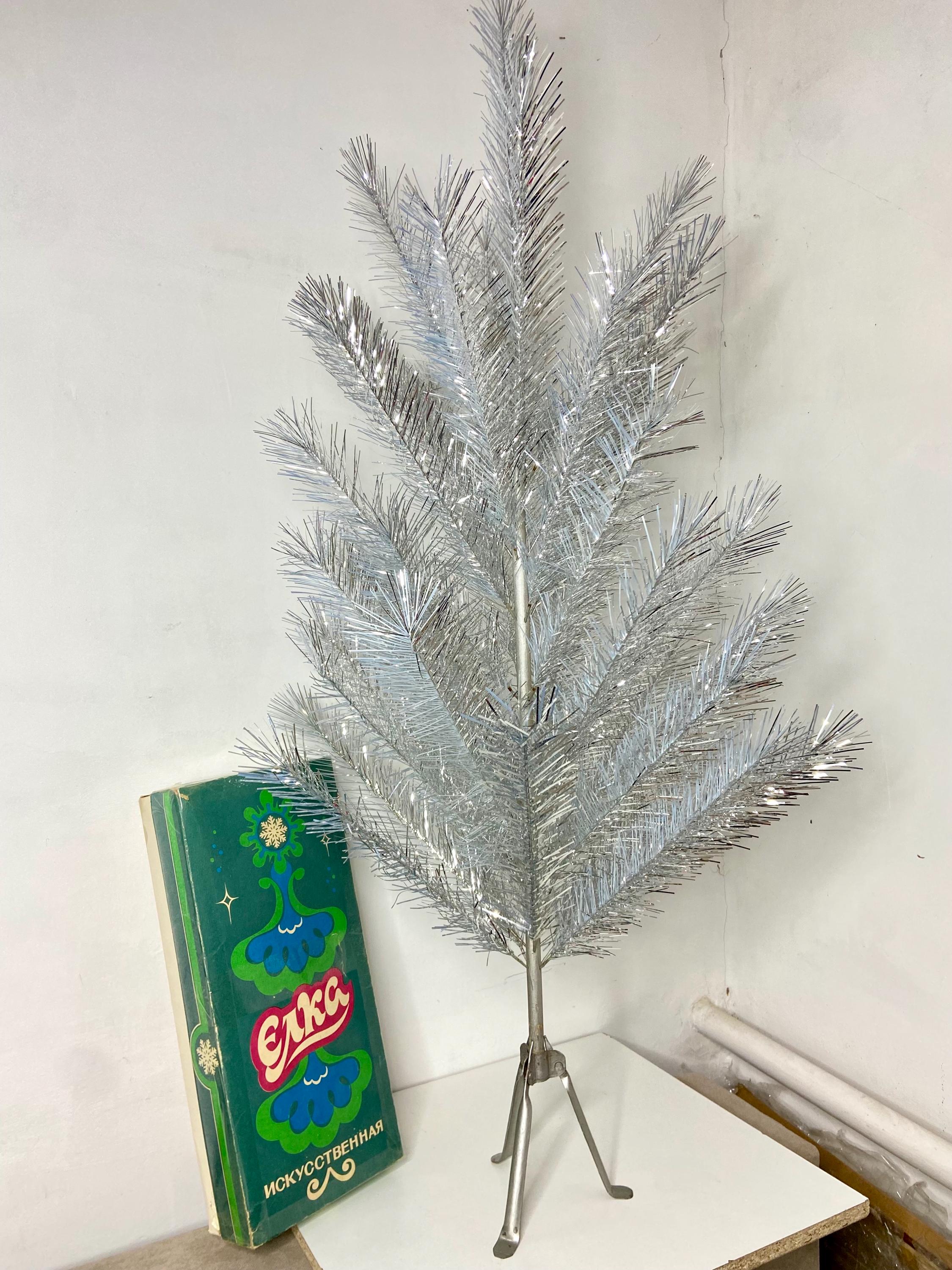 70年代のヴィンテージアルミシルバークリスマスツリー、ソビエトエバー