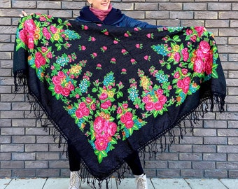 vintage Big pavlovo Posad wool floral piano shawl, 70s russian tablecloth Ukrainian black folk fringed scarf, Ukraine romanian Slavic fabric