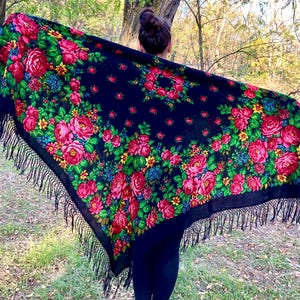 Large wool Floral babushka shawl, Vintage women Ukrainian shawl, Pavloposad black shawl wrap, bohemian fringed shawl