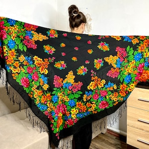 60s Big Ukrainian wool black floral piano shawl, pavlovo Posad tablecloth, folk fringed scarf, traditional ukrainian vintage Slavic fabric