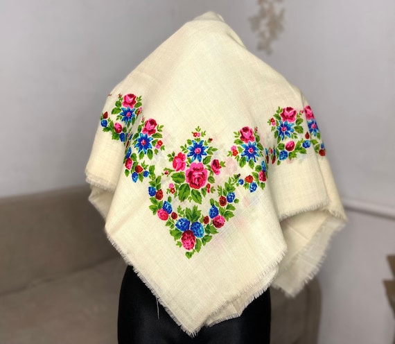 Ukrainian Floral woolen soviet white shawl, Vinta… - image 2