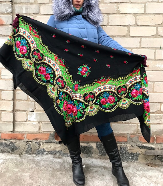 Large wool Floral shawl - Vintage women Ukrainian