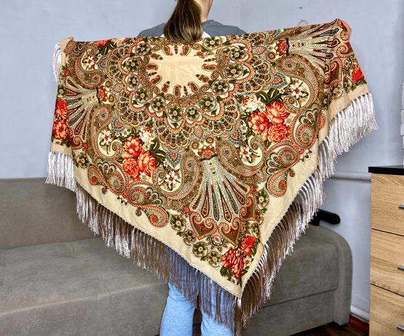 Pavlovo Posad Style Floral Beige Scarf, Russian Female Fringed