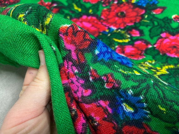 Vintage large Ukrainian green wool shawl, 70s big… - image 8