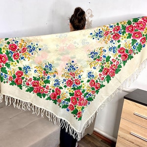 Large Ukrainian wool shawl, Vintage women Floral babushka shawl, Pavloposad beige shawl wrap, bohemian fringed shawl, ukrainian tablecloth