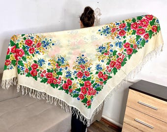 Duży ukraiński szal wełniany, vintage'owy damski szal babuszka z kwiatowym wzorem, beżowy szal Pavloposad, szale z frędzlami w stylu boho
