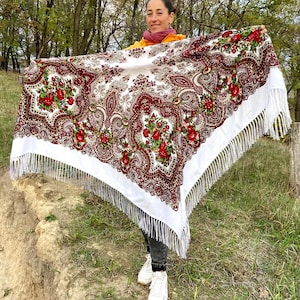 Pavlovo Posad floral beige Scarf, Russian female fringed Shawl, Slavic piano shawl, Ukrainian tablecloth, Gift for Her
