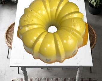 Nordic Ware Best Bundt Vintage Harvest Gold Gradient Aluminum Fluted Tube Pan