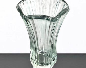 Vintage Anchor Hocking USA Clear Glass Ribbed Vase with Scalloped/Flared Rim