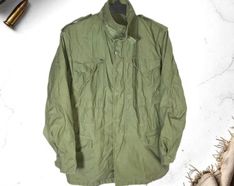 Vintage 1980s U.S. Army M-65 Field Cold Weather Coat Zip Away Hood Men Small Reg
