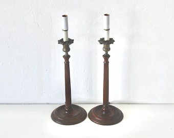 Lámparas de mesa tipo candelabro de latón y caoba estilo georgiano (un par)