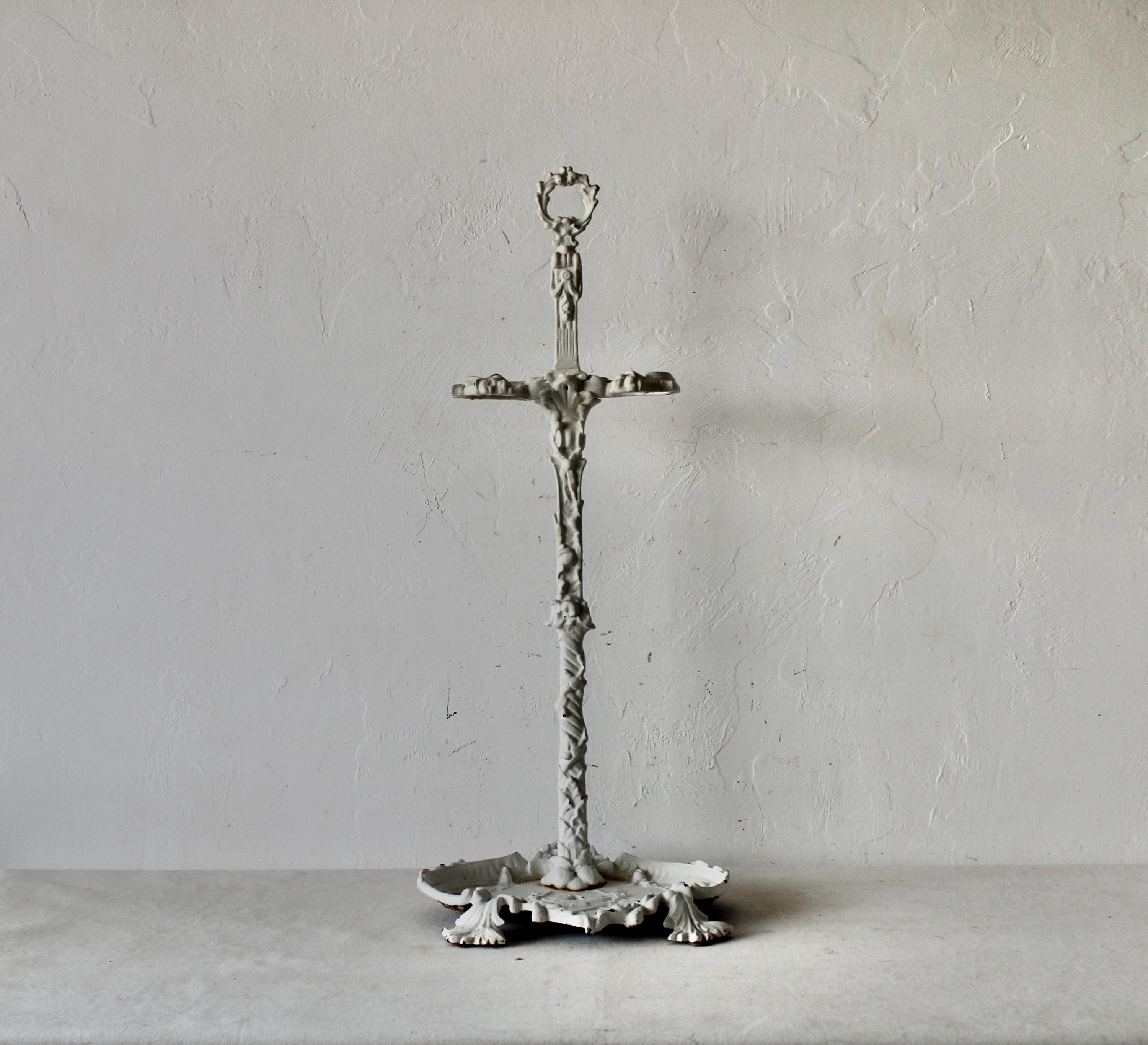 https www.etsy.com listing 490101889 vintage-cast-iron-patio-umbrella-stand Sungmor Cast Iron Freestanding Umbrella Stand with Detachable Drip Tray Vintage, wrought iron patio umbrella