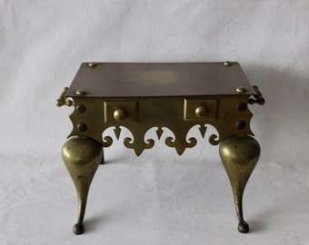 English Victorian Style Brass Fireplace Footman Kettle Trivet