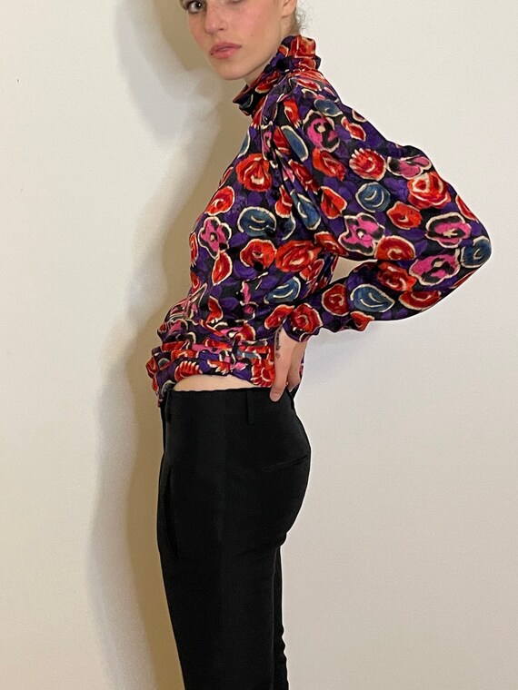 Perfect Ungaro classic 80s silk floral blouse hug… - image 3