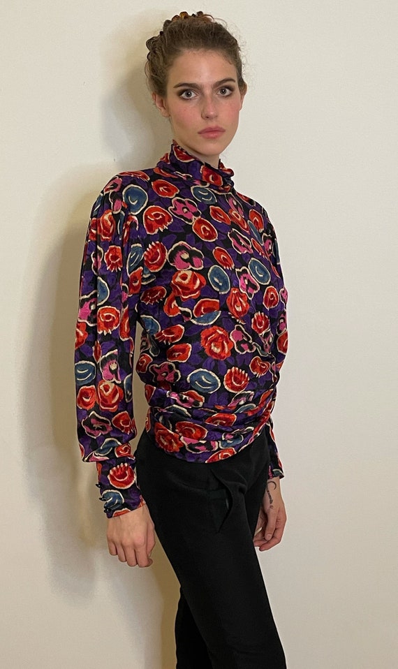 Perfect Ungaro classic 80s silk floral blouse hug… - image 2