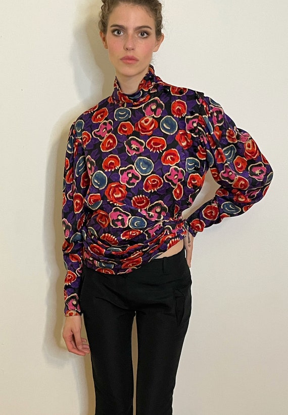 Perfect Ungaro classic 80s silk floral blouse hug… - image 1