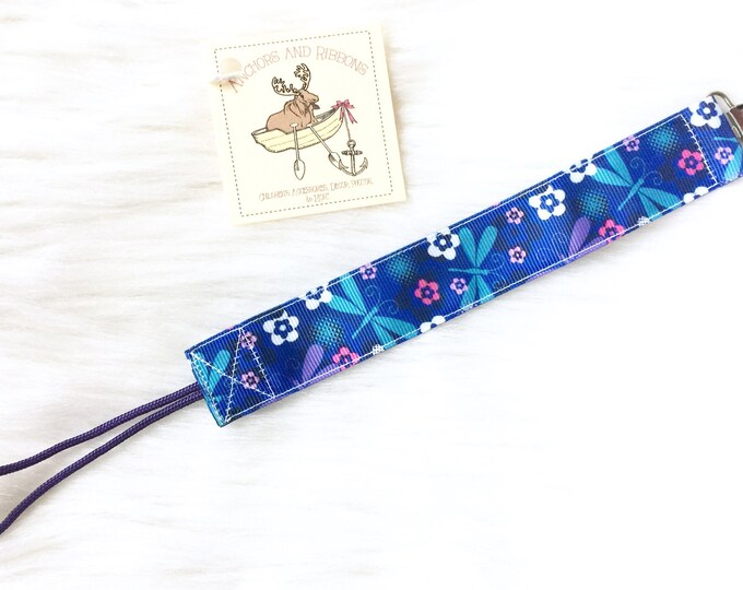 Dragonflies and Flowers Universal Pacifier Clip To keep that binky safe!