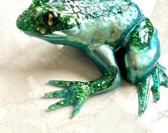 Green frog decorations
