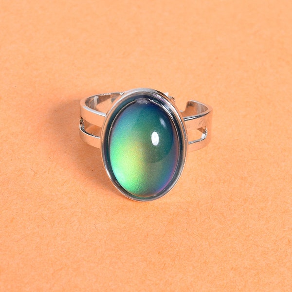 Classic 90s Deadstock In The Mood Ring - Adjustable / Silver / Oval