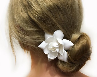 Gardenia hair clips White Gardenia Bridal flower pins Bridal hair pin Wedding hair pins Bridal Hair flower Bridal hair accessories