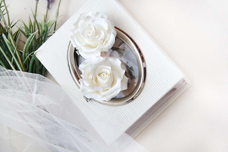 Bridal rose hair clip White flower hair clip White rose hair clips Flowers hair accessories Bridal hair clip Bridal rose headpiece