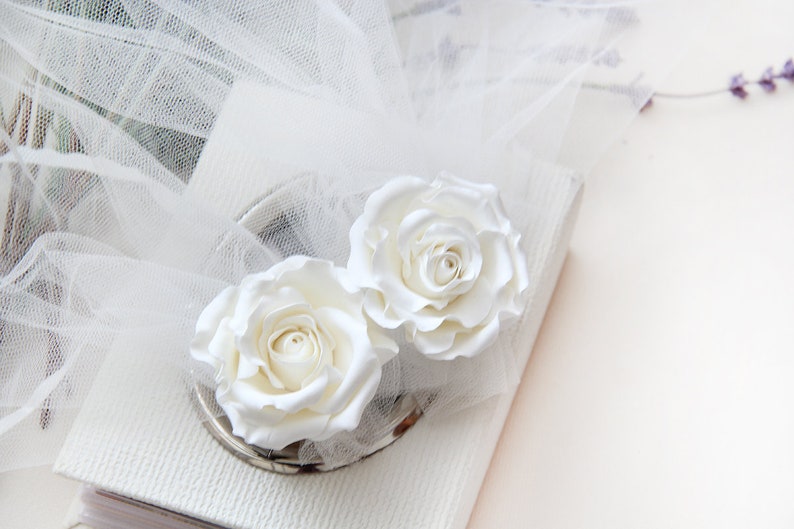 Bridal rose hair clip White flower hair clip White rose hair clips Flowers hair accessories Bridal hair clip Bridal rose headpiece