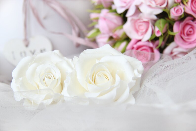 Bridal rose hair clip White flower hair clip White rose hair clips Flowers hair accessories Bridal hair clip Bridal rose headpiece