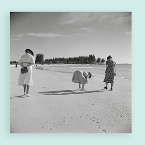 Women walking on the sea beach 1941 - ART PRINT Historical photography, vintage pictures, fine art print, art, gift idea