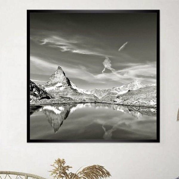 Matterhorn mit Spiegelung im Riffelsee, Zermatt Schweiz Berge analoge schwarz weiß Fotografie, KUNSTDRUCK Poster Vintage Art