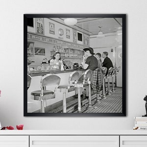 Fast Food Bar, New York 1941, art print poster framed 53 x 53 cm vintage kitchen picture old black and white photography, ready to hang wall picture