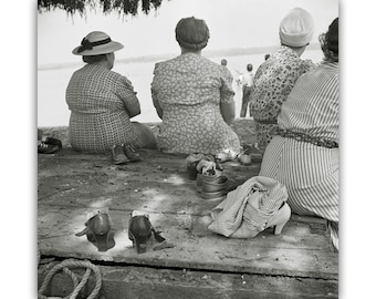 Vierziger Jahre Summertime at the River- Frauen am Wasser - Vintage Art - Kunstdruck - Historische Schwarz Weiß Fotografie - Geschenkidee