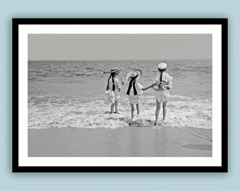 Bambini al mare ART PRINT poster senza cornice fotografia storica marittima in bianco e nero immagine d'arte vintage decorazione murale, regalo per le donne
